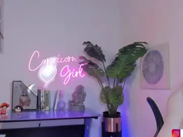 lustyaura – webcam model profile photo Image 15