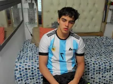 adriana_elvis – webcam model profile photo Image 8