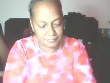 naive_love – webcam model profile photo Image 11