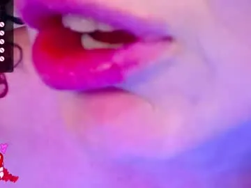 Ninjainia – webcam model profile photo Image 6