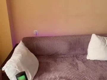 ella_max_live – webcam model profile photo Image 2