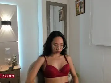 shelutty – webcam model profile photo Image 4