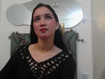 cumongiselle – webcam model profile photo Image 16