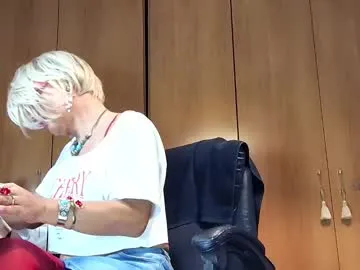 lustyaura – webcam model profile photo Image 10