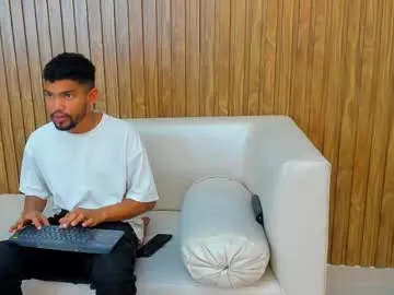 sweetmiaa – webcam model profile photo Image 9