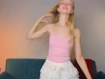 holly_little2 – webcam model profile photo Image 14