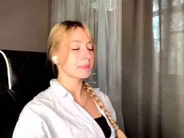 informal_ – webcam model profile photo Image 15