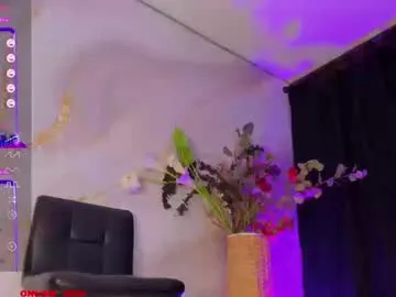 lustyaura – webcam model profile photo Image 19