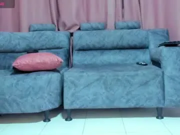 naive_love – webcam model profile photo Image 12