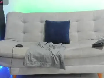 naive_love – webcam model profile photo Image 8