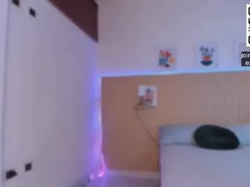 crimsonkitten – webcam model profile photo Image 8