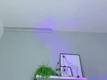 adventurina – webcam model profile photo Image 17