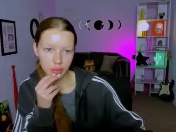 katyerave – webcam model profile photo Image 11