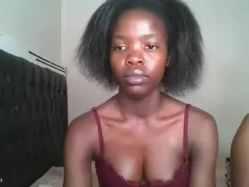 LucinderLush – webcam model profile photo Image 2