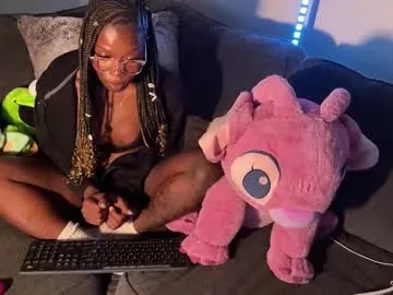 emillybrowm – webcam model profile photo Image 3