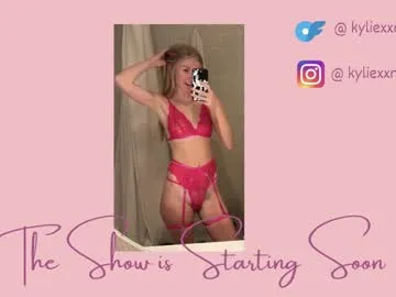 elannand – webcam model profile photo Image 16