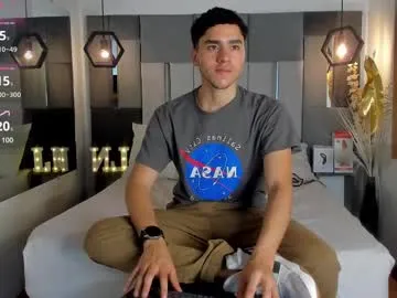 playhard054 – webcam model profile photo Image 2