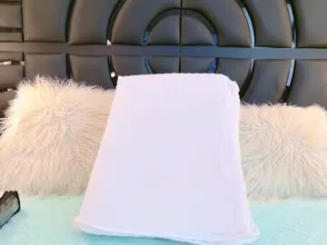 cleose – webcam model profile photo Image 18