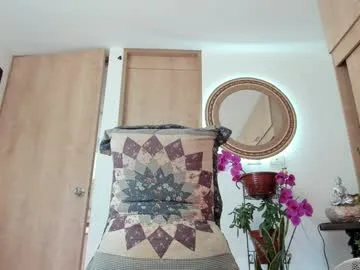 little_irene – webcam model profile photo Image 14