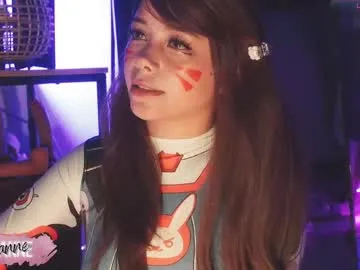 emilyy_bank – webcam model profile photo Image 2