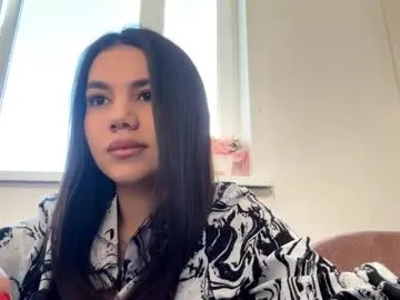 bright_diamonds_054 – webcam model profile photo Image 3