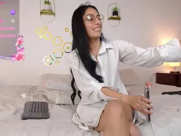 lilyt_007 – webcam model profile photo Image 2