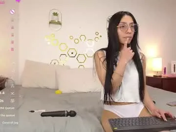 lilyt_007 – webcam model profile photo Image 9