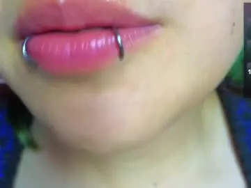 naive_love – webcam model profile photo Image 3