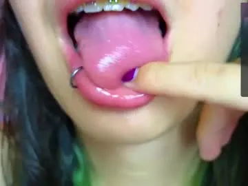 naive_love – webcam model profile photo Image 5