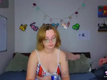 naive_love – webcam model profile photo Image 4