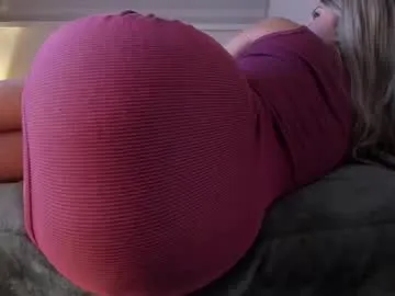 astridwet – webcam model profile photo Image 3