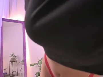 bella_white19 – webcam model profile photo Image 5