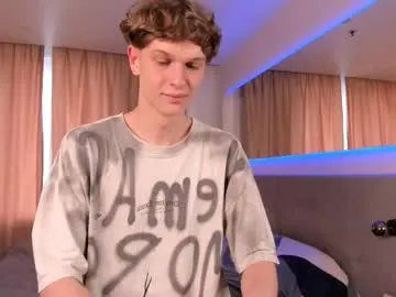 skinnys_couple_ – webcam model profile photo Image 11