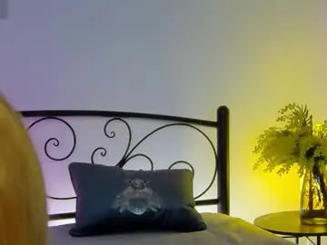 alyonaqueen_ – webcam model profile photo Image 8