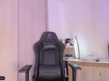 NinaNicoleRoyale – webcam model profile photo Image 13