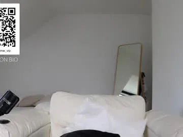 informal_ – webcam model profile photo Image 3