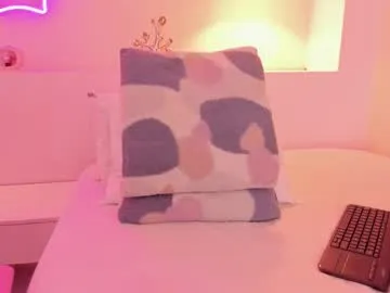 little_nabi – webcam model profile photo Image 2