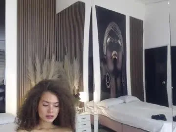 single_fox_4u – webcam model profile photo Image 17