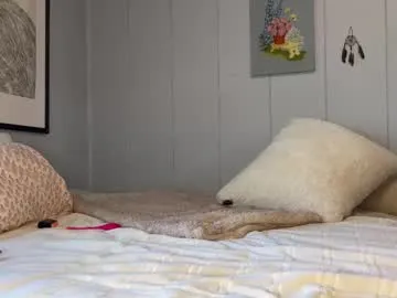 VickyPlush – webcam model profile photo Image 11