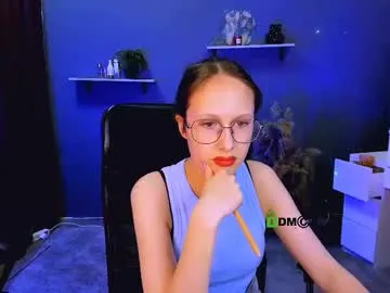 little_effy18_ – webcam model profile photo Image 5