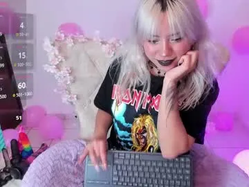 alasska_18 – webcam model profile photo Image 2