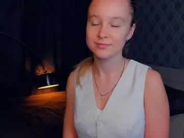 emilyy_bank – webcam model profile photo Image 4