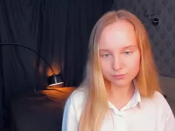 emilyy_bank – webcam model profile photo Image 6