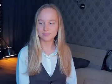 emilyy_bank – webcam model profile photo Image 7