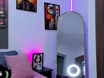 katykiat – webcam model profile photo Image 3