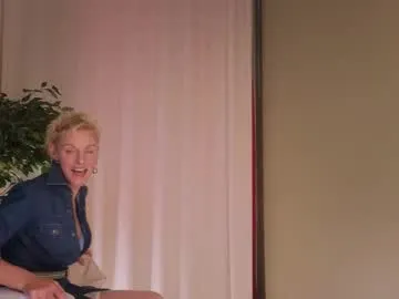 informal_ – webcam model profile photo Image 4