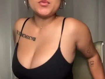 anorababy – webcam model profile photo Image 2