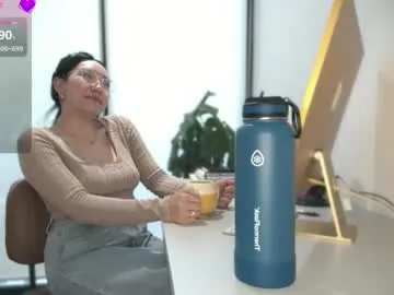 mon1_day – webcam model profile photo Image 19