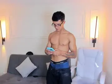 informal_ – webcam model profile photo Image 16