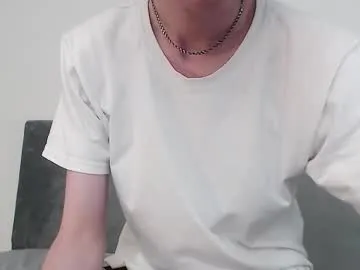 naive_love – webcam model profile photo Image 4